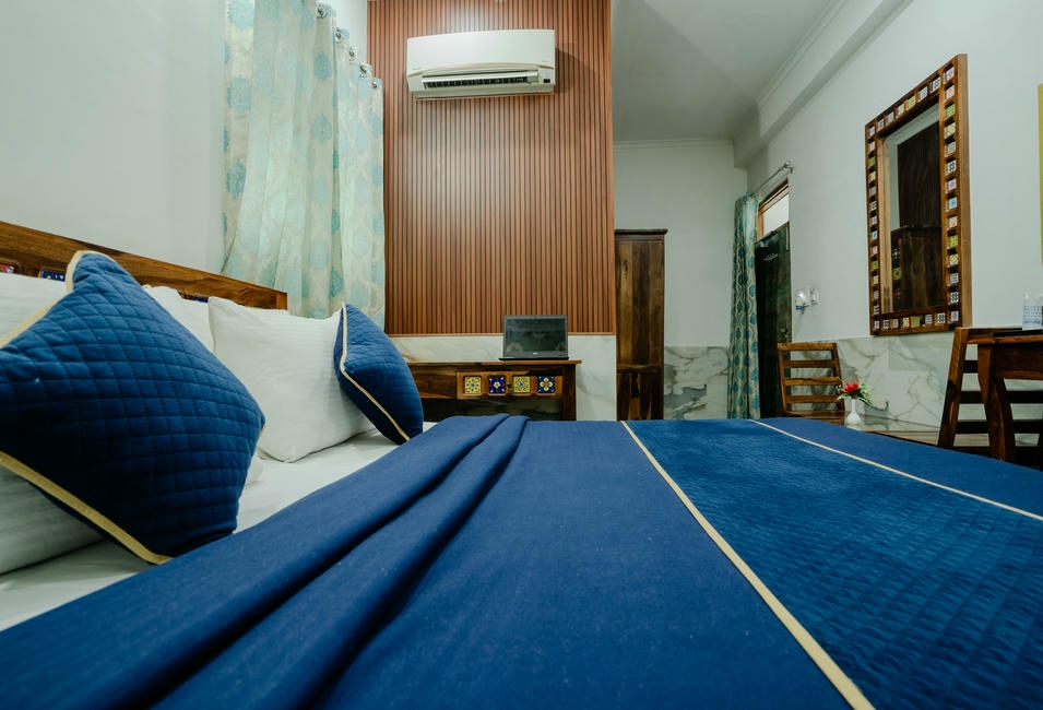 DELUXE ROOM (8)